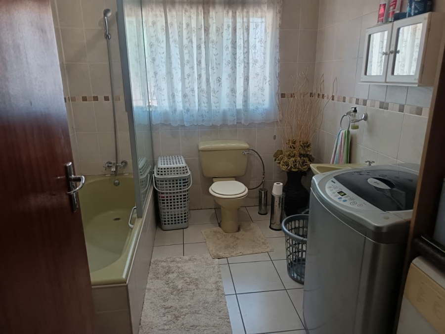 5 Bedroom Property for Sale in Carters Glen Northern Cape